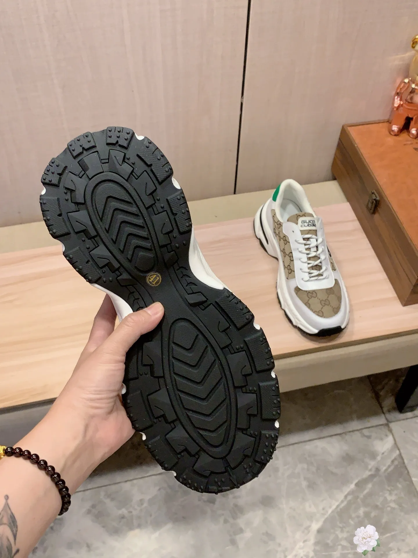 Men's men's shoes💰460💰💰🎩🎩[Lightning][Lightning] "Gucci*" The latest • popular casual shoes, top brand [seduce] luxury ~ purchasing agency, top ~ quality. [Strong] The upper is made of imported breathable cowhide with material ➕ breathable sheepskin feet (•) and fine workmanship. The original stylish and stylish soft rubber wear-resistant and non-slip outsole is light and comfortable on the feet. The real thing looks better when photographed in person. Code 111: Code: 38-44, 3️⃣ colors selected